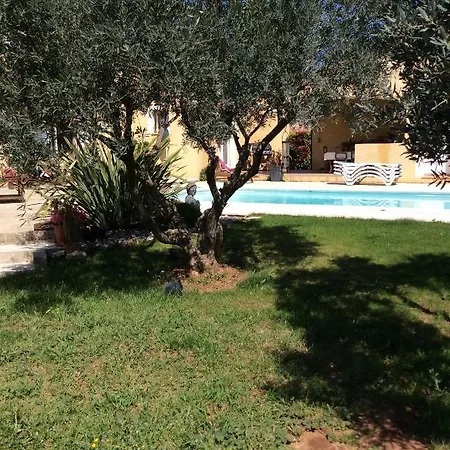 Le Claouraous Calme Bed & Breakfast